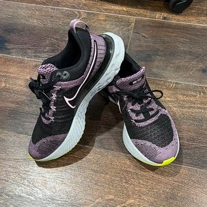 Women’s nike running shoes